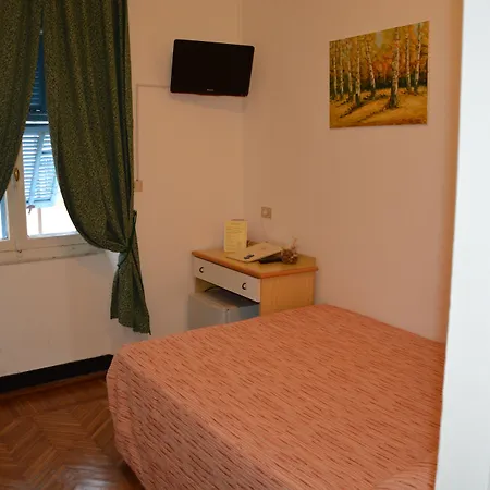 ホテル Alfieri アラッシオ